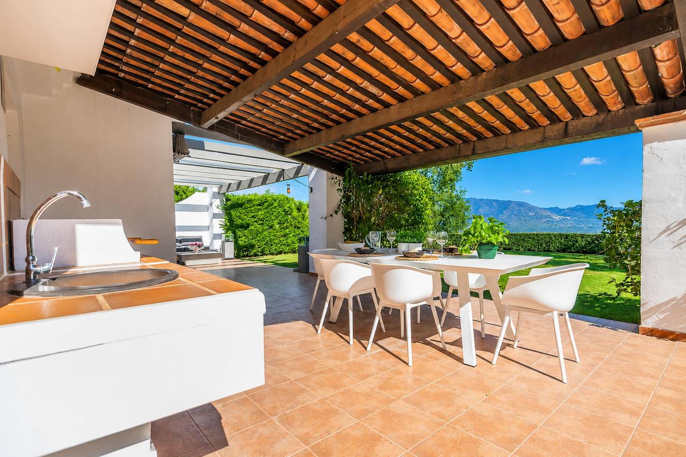 Apartamento entero, Mairena Forest sea view & pool in Urbanizacion Las Jacarandas, Ojén