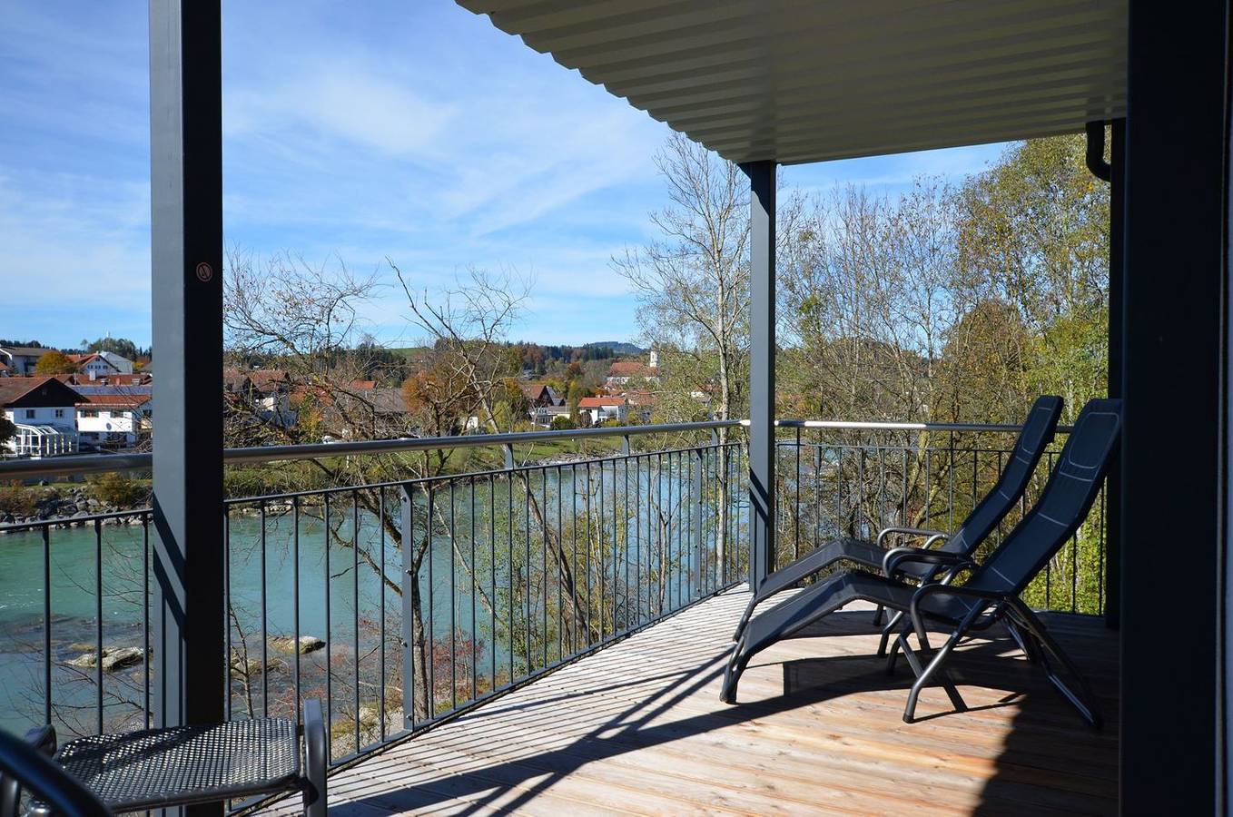 Ganze Wohnung, Moderne Ferienwohnung mit überdachtem Balkon und Bergblick in Oberbayern in Prem, Bayerische Alpen