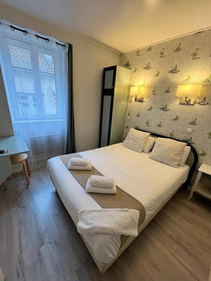 Hôtel pour 2 personnes, avec terrasse, animaux acceptés à Saint-Flour - 3