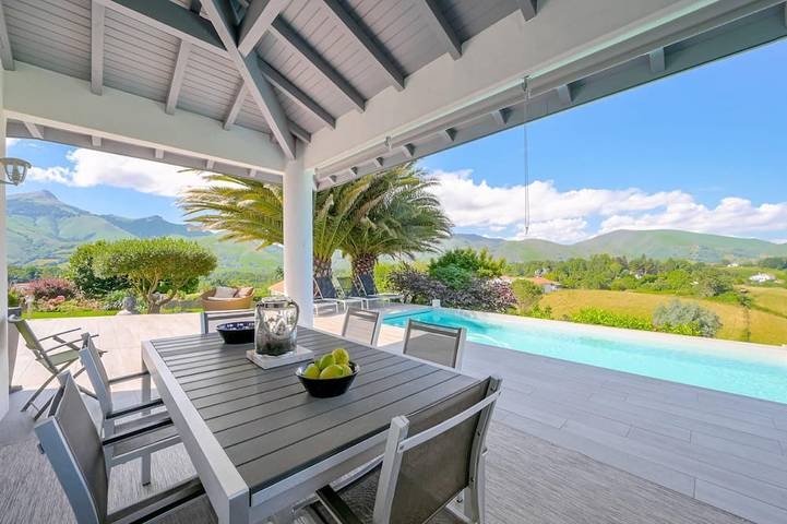 Villa pour 6 personnes, avec jardin ainsi que jacuzzi et terrasse à Urrugne