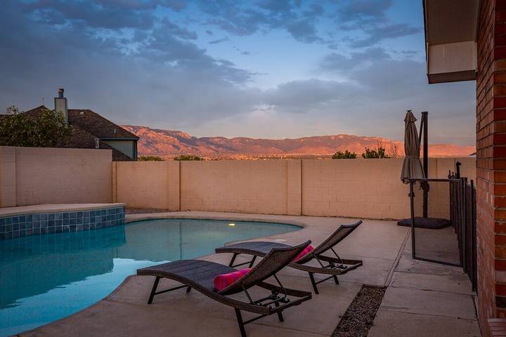 Vacation rental for 7 people, with hot tub, with pets in Albuquerque