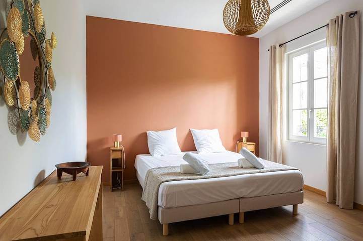 Location de vacances pour 8 personnes, avec terrasse et jardin à Saint-Étienne-du-Grès - 4