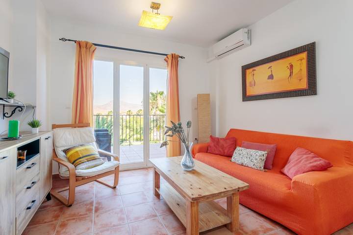 Apartamento entero, Apartamento 'Las Lomas De Bonalba' con vistas a la montaña, Wi-Fi y aire acondicionado in Muchamiel, Costa Blanca