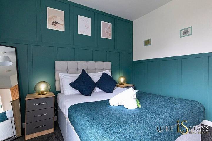 The Blue House by Luke Stays in Durham, Comté de Durham
