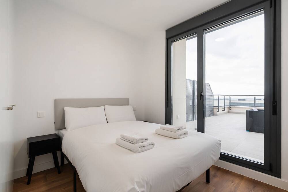 Hel lägenhet, Atico con terraza The Kings Residence: Business Ready in San Sebastián de los Reyes, Madrid Province