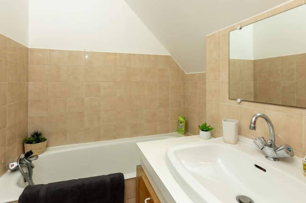 Entire apartment, Saint Sieu by Interhome in Lancieux, Dinan region