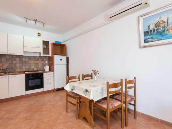 Ganze Wohnung, One Bedroom Apartment with Terrace and Sea View in Dubrovnik-Neretva