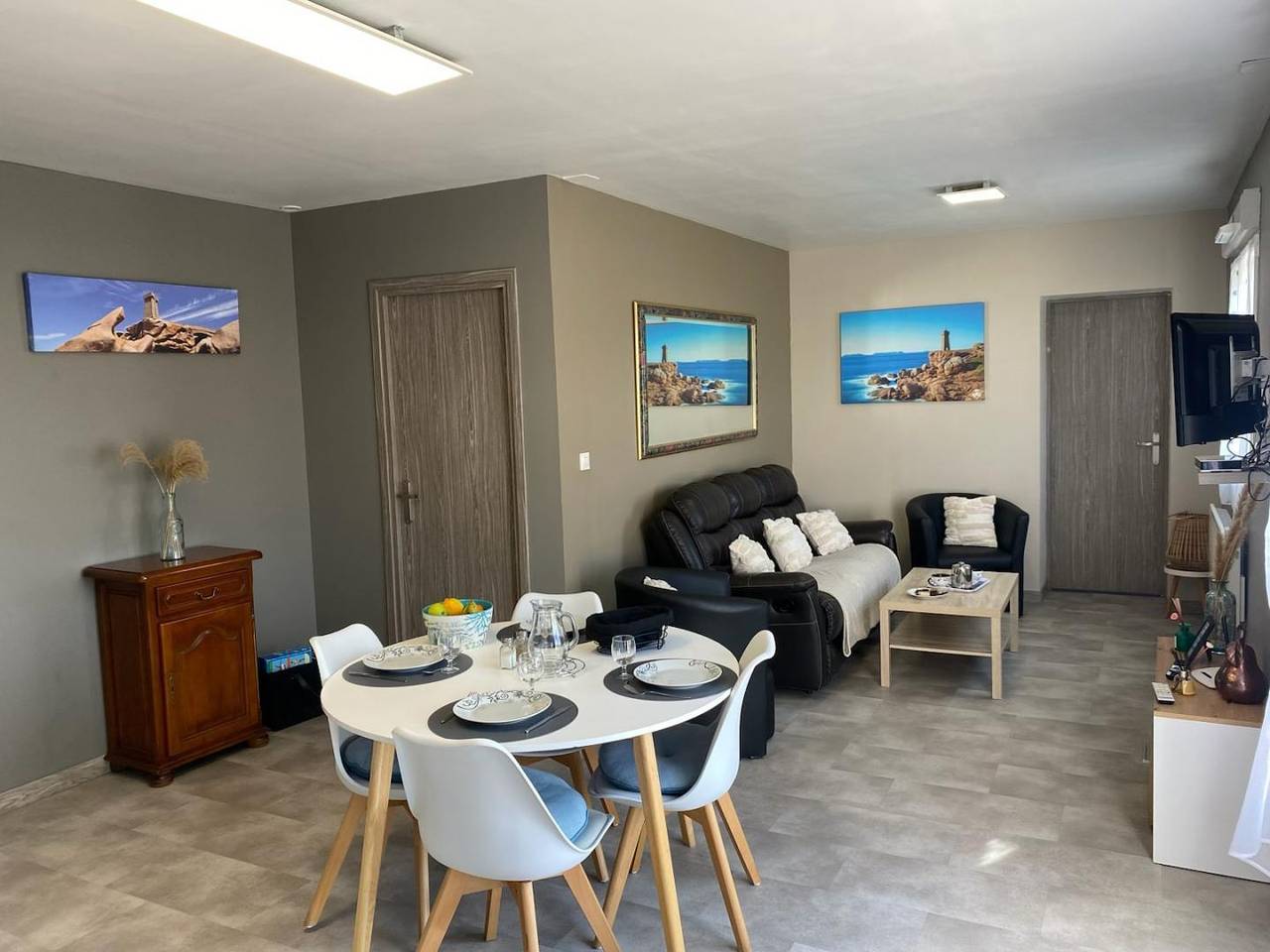 Les Hortensias in Louannec, Rosa Granitküste