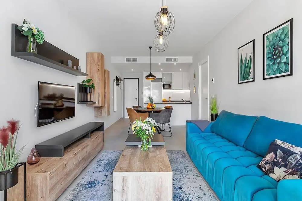 Entire apartment, Lovely first floor apartment, heating pool ! in Playa Flamenca, Orihuela