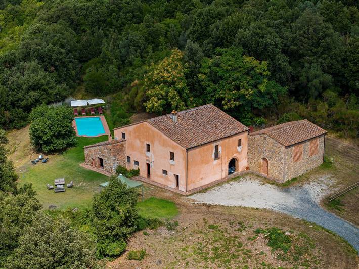 Appartamento Ginestra con Terrazza Privata, Camino e Piscina Condivisa in Gambassi Terme, Firenze province
