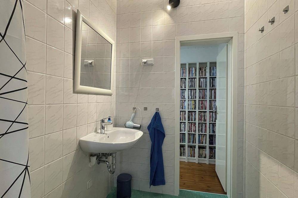 Ganze Wohnung, Ruhige und helle Ferienwohnung am Berlin-Spandauer-Schifffahrtskanal in Wedding Berlin, Berlin