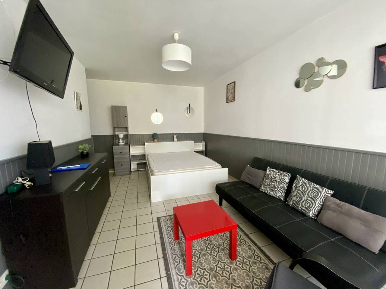 Ganzes Studio, Studio mit Terrasse in Cambo-les-Bains, Haustiere erlaubt, Parkplatz in der Nähe in Cambo-les-Bains, Bayonne und Umgebung