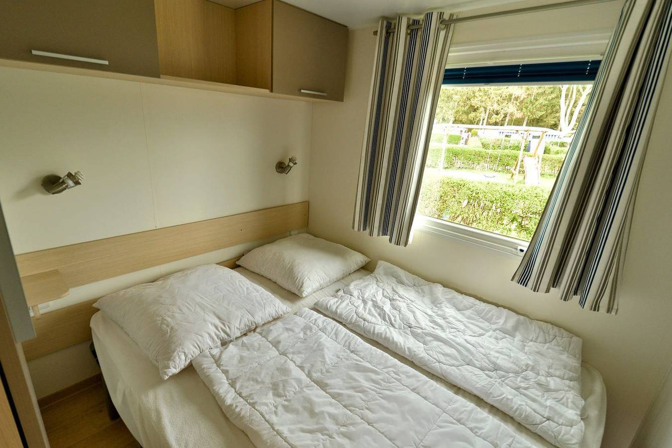 Mobilheim Méditerranée mit Terrasse für 4 Personen im Ferienpark Am Waldrand in Südstrand Pelzerhaken, Ostholstein