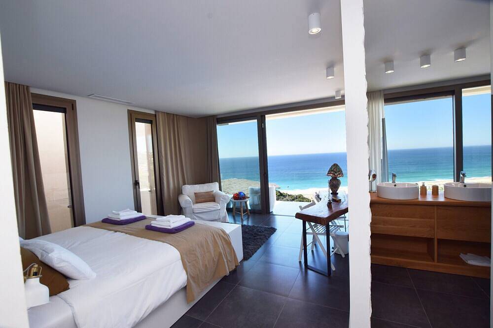 Wunderschöne Designervilla mit atemberaubender Aussicht. in Playa de los Alemanes, Tarifa