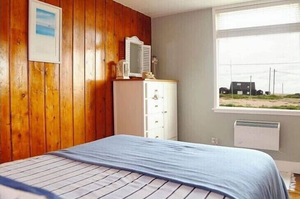 Charming original fisherman’s cottage on Dungeness Beach in Dungeness, Kent