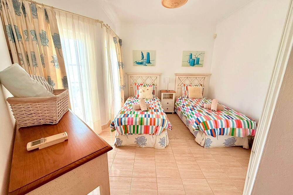 Mit beheiztem Pool in Budens, Faro Distrikt