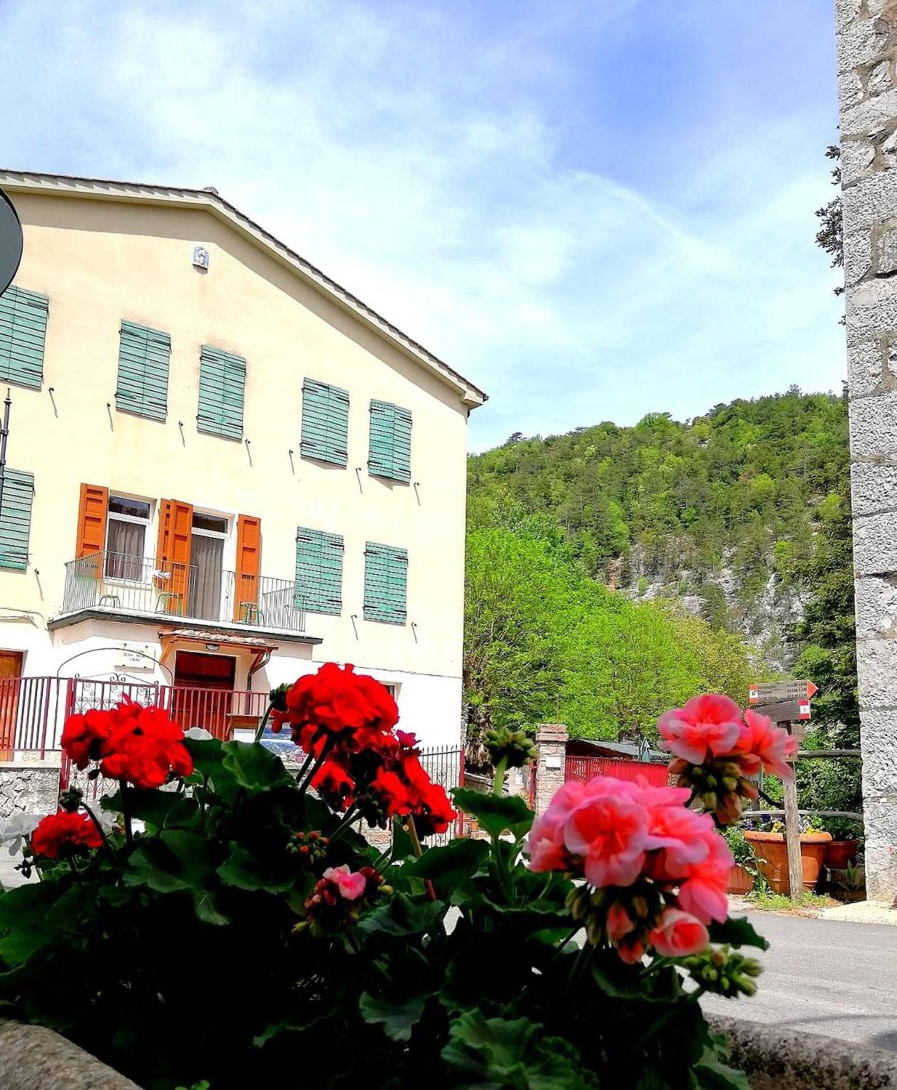 Appartamento intero, Appartamento 'Camera Papavero - Poggio Alla Luna' con vista montagna, terrazza e Wi-Fi in Montieri, Provincia di Grosseto