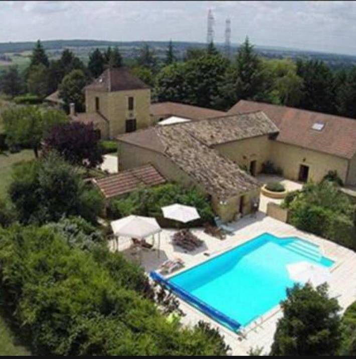 Gîte pour 4 personnes, avec Terrasse ainsi que Jardin et Piscine à Saint-Capraise-de-Lalinde