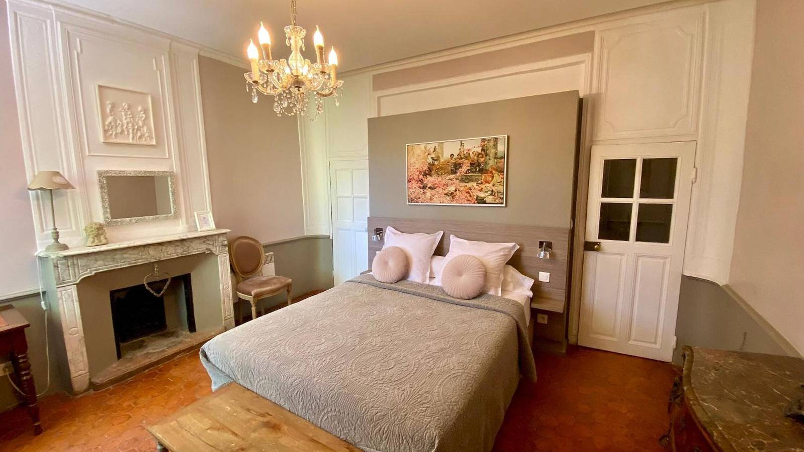 Chambre 'Euphrasine' avec vue sur la montagne, Wi-Fi et climatisation in Gémenos, Région de Marseille