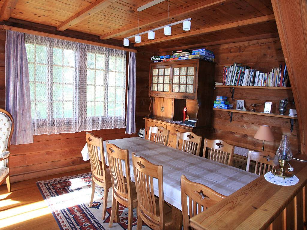 St-Valentin n° 18, typical chalet with garden and views of the bernese alps in Chalais (Suiza), Alpes del Valais