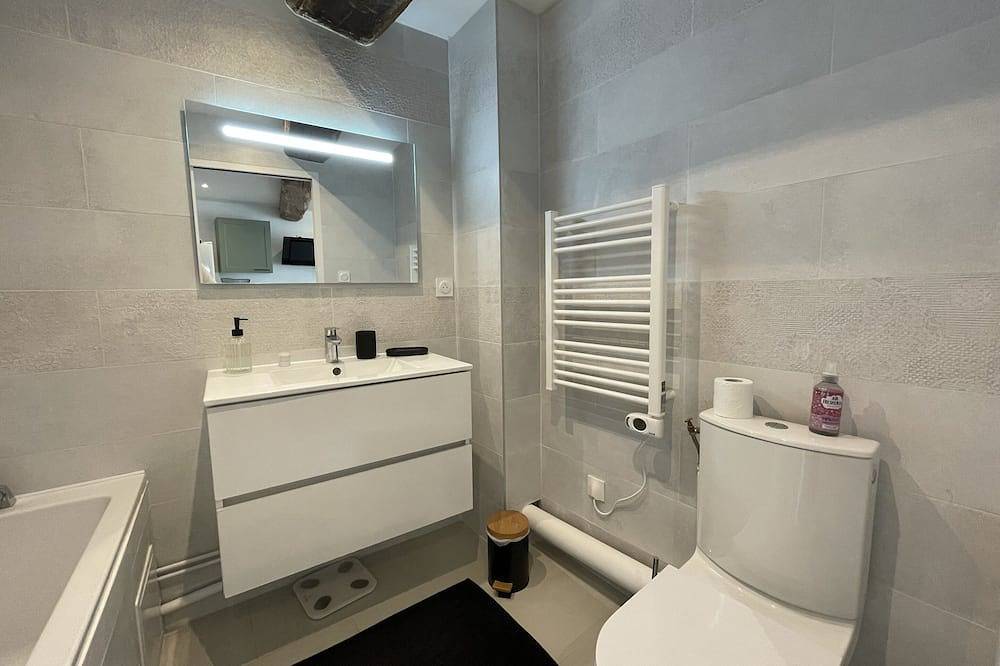 Casa-Familiar-Baño con bañera-L Authentique in Chablis (Yonne), Auxerre region