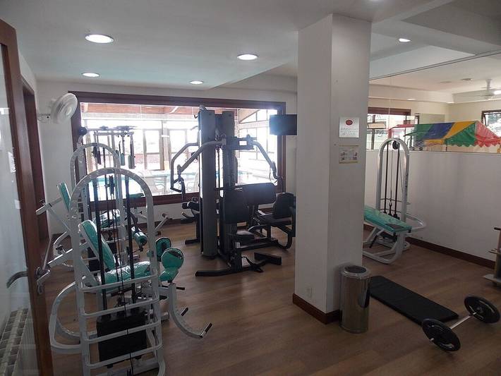 Apartamento de vacaciones para 4 personas, con jacuzzi además de sauna y piscina en Sur
