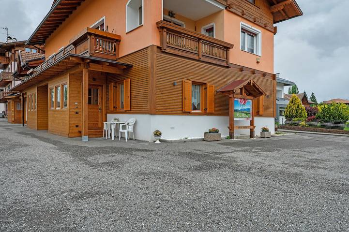 Appartamento intero, Appartamento 'Piano Terra 3' con vista sulle montagne, terrazza privata e Wi-Fi in Romeno, Val di Non