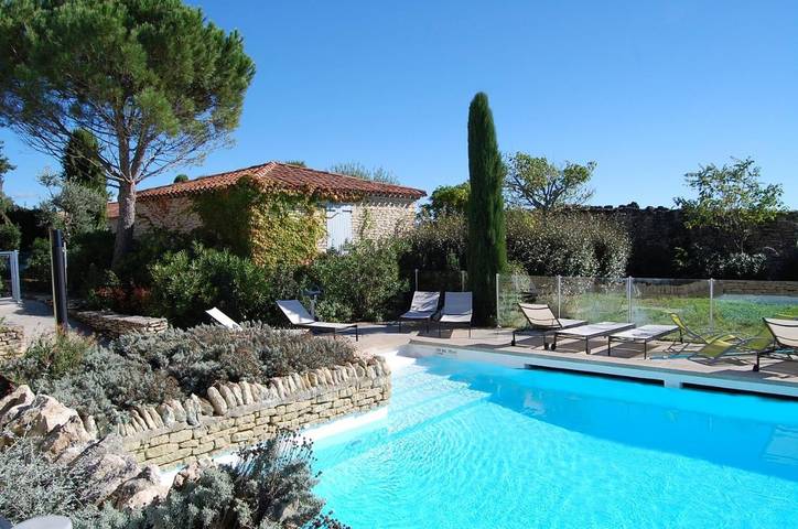 Location de vacances pour 6 personnes, avec piscine et jardin dans Village de Gordes - 2