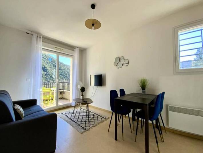 Gîte pour 5 personnes, avec balcon et piscine, adapté aux familles à Avène - 2