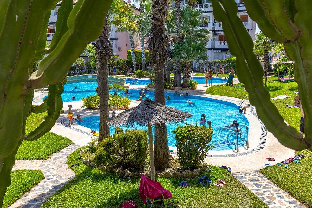 Apartamento entero, Apartamento de vacaciones para 4 personas con piscina in Torrevieja, Costa Blanca