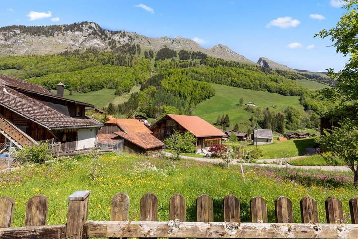 Chalet für 5 Personen, mit Terrasse und Garten sowie Ausblick in Jaun