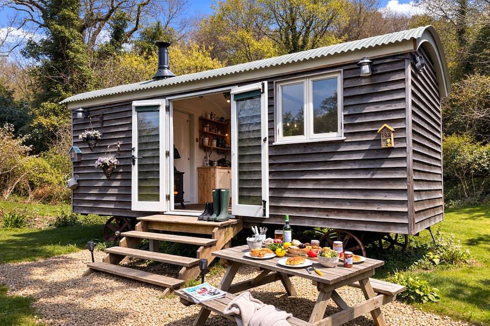 Gillan Creek Retreat is set in a private meadow on the Lizard Peninsula in Cornwall