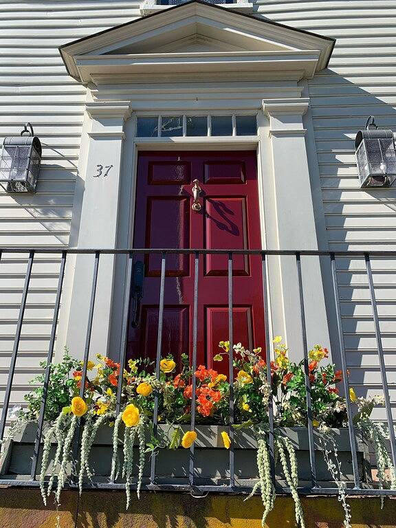 Vacation rental for 11 people, with yard and hot tub in Newport