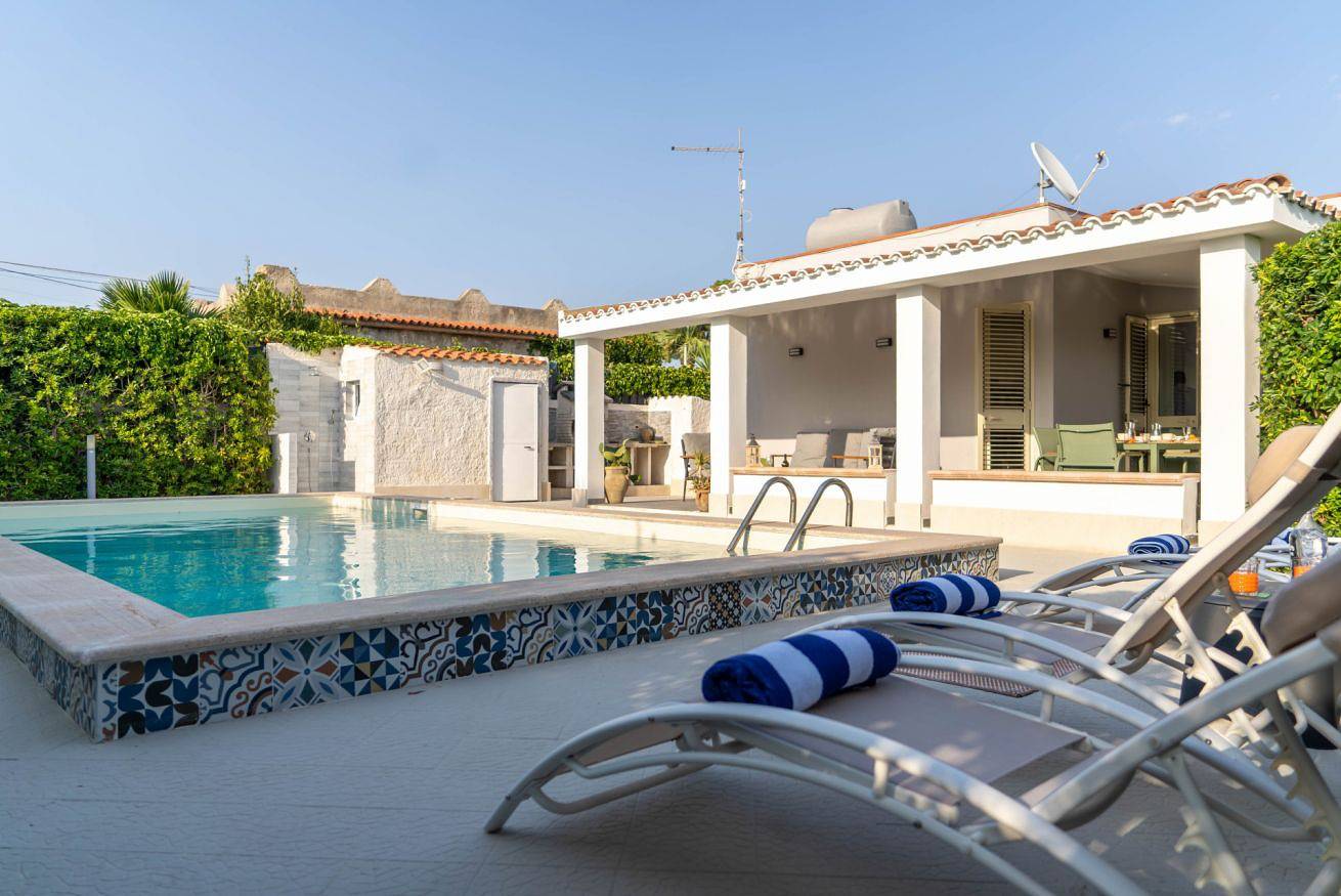 Villa Due Mari - Rifugio al mare con piscina privata in Siracusa, Siracusa e dintorni