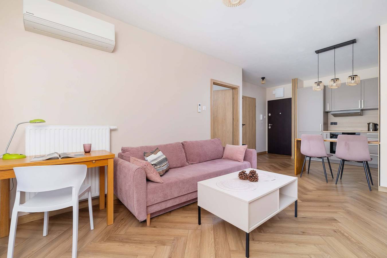 Ganze Wohnung, Poezji 16B | Gliwice | Modern Apartment | Air Conditioning | Workspace | Balcony in Gleiwitz, Schlesien