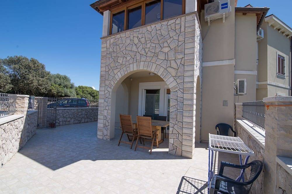 Ganze Wohnung, 1-Zimmer-Ferienwohnung mit Terrasse Punta kriza, Cres in Lošinj, Cres