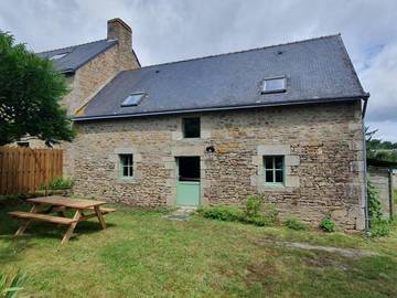 Gîte pour 7 personnes, avec jardin à Rédené
