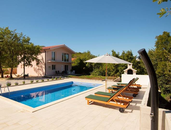 Villa voor 6 personen, met balkon/terras en zwembad in Kroatië