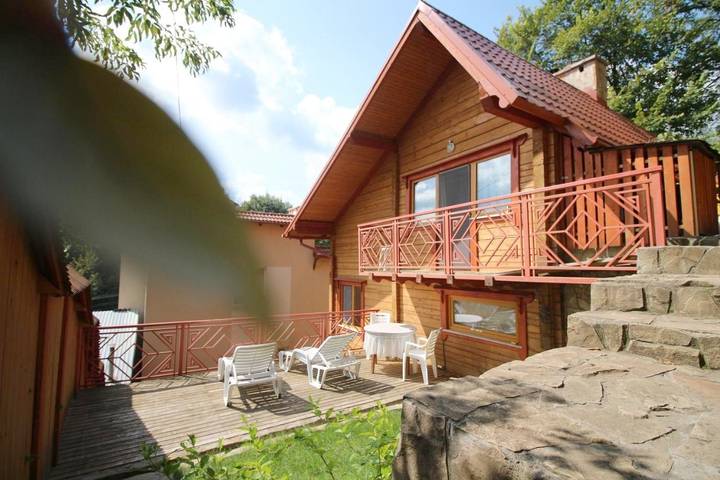Ferienhaus für 4 Personen, mit Balkon und Terrasse sowie Garten und Pool in der Ukraine