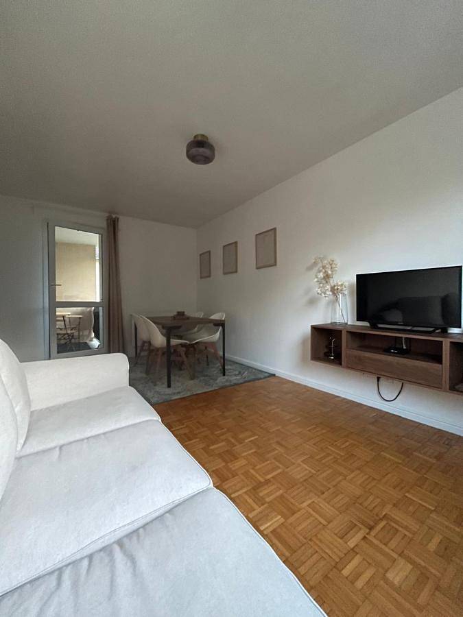 Appartement entier, Appartement Cosy et Confortable in Saint-Genis-Laval, Lyon et ses environs