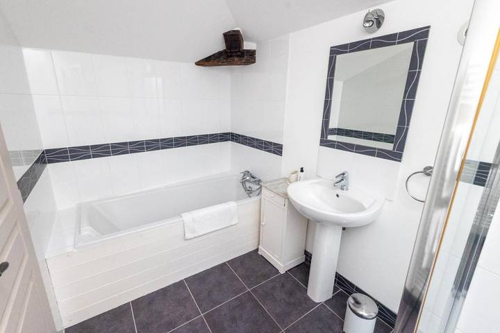 Chambre d’hôte pour 27 personnes, avec piscine et jardin en Charente - 2