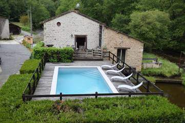 Gîte pour 8 personnes, avec piscine et balcon ainsi que jardin et vue à Châteauponsac