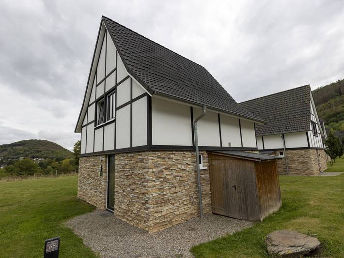 Ferienhaus für 6 Personen, mit Terrasse und Pool sowie Sauna in Heimbach