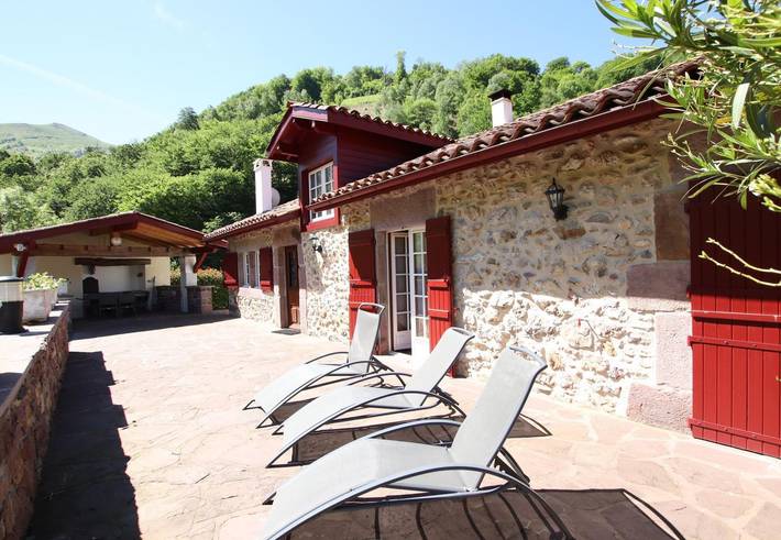 Gîte pour 8 personnes, avec terrasse et jardin à Saint-Étienne-de-Baïgorry - 4