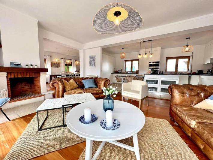 Casa rural para 6 personas, con piscina además de terraza y jardín en Peniche