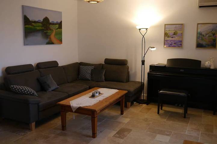 Gemütliches Ferienhaus mit beheiztem Pool+Whirlpool, Sauna. Haustierfreundlich. in Castillon-du-Gard, Nimes und Umgebung