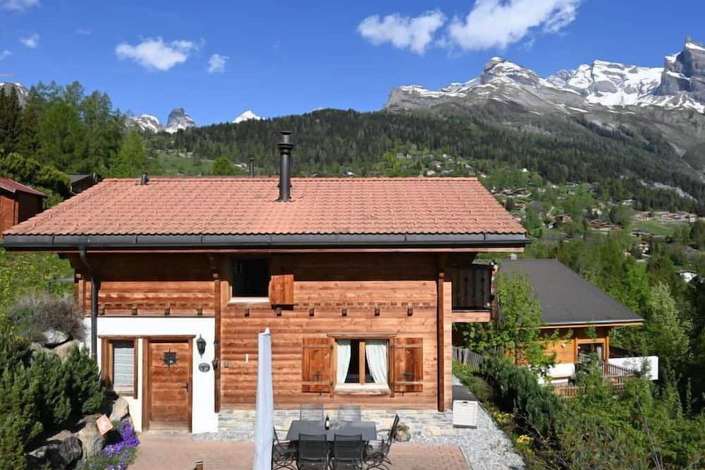Ecureuil noir by Interhome in Ovronnaz, Chamoson
