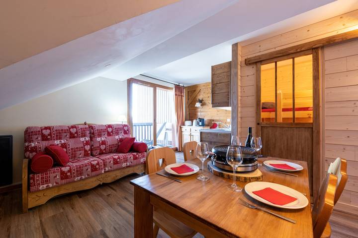 Gîte pour 4 personnes, avec sauna ainsi que piscine et balcon à Villarembert - 2