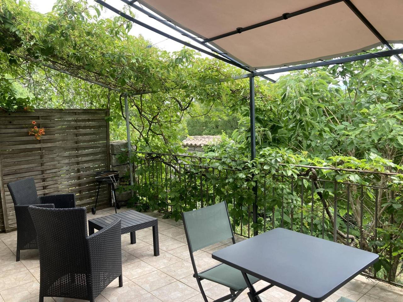 Gîte « Les Combes » avec piscine partagée, Wi-Fi et climatisation in Chauzon, Ardèche