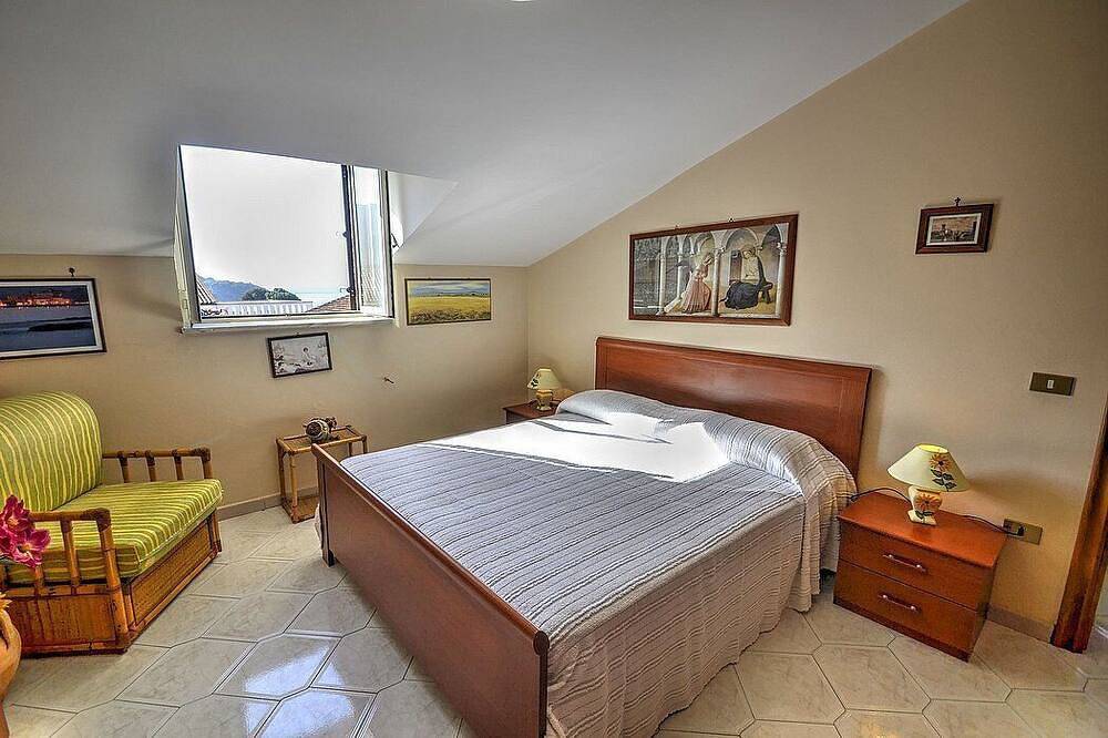 Apartamento entero, Casa Al Mare: A welcoming apartment situated in a quiet location, a few minutes from the town center, with Free Wi-Fi. in San Marco, Cilento